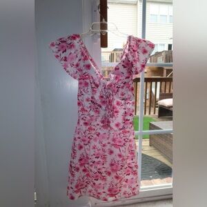 Eilly bazar dress. Back cut out floral pink and white light dress. Small. NWTs